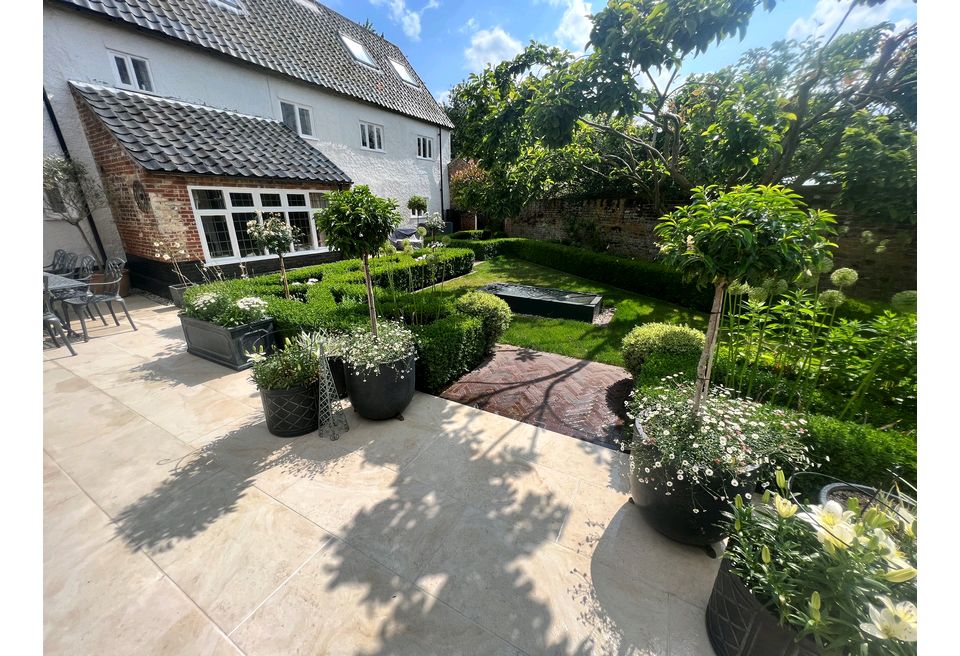 Courtyard garden - Wymondham - Courtyard Garden Wymondham - Limestone Porcelain Paving