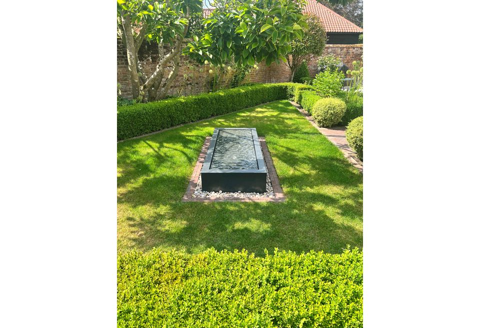 Courtyard garden - Wymondham - Courtyard Garden Wymondham - Modern Water Feature