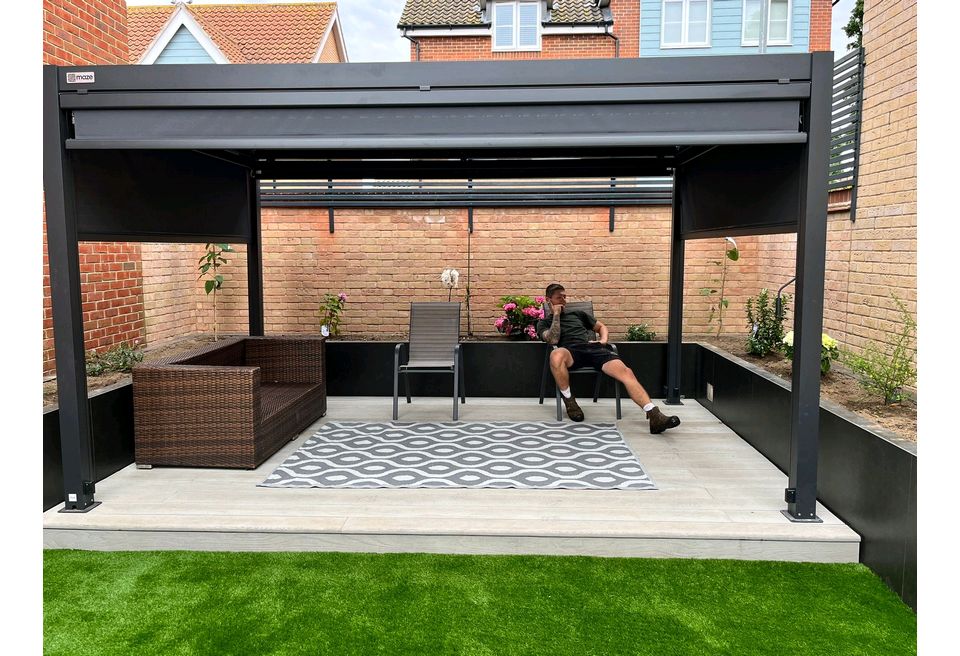 Low maintenance Modern garden - Norwich  - Low maintenance Modern garden Norwich - Composite deck and pergola