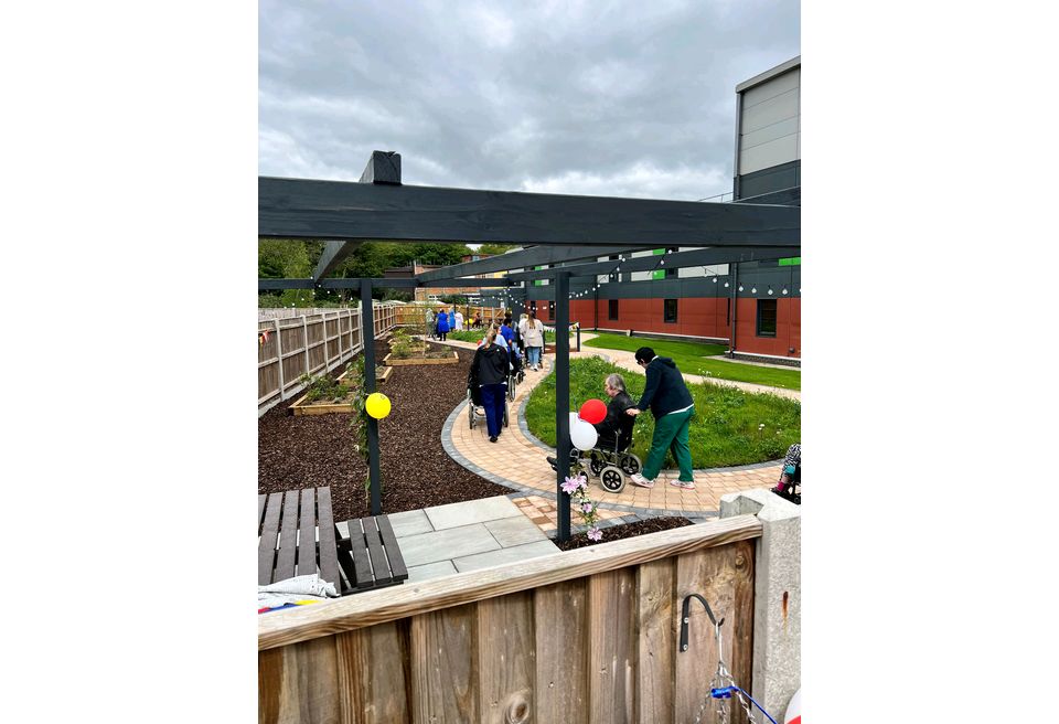 NHS Hospital Garden - Norwich - NHS Hospital Garden Norwich - Sandstone Seating Areas