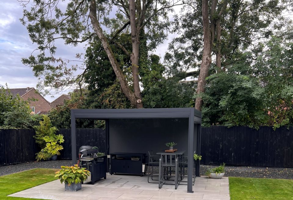 Large porcelain patio Attleborough - Inset Patio and Kitchen area