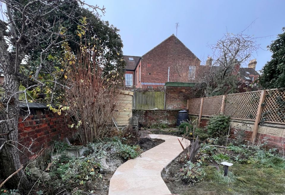 Courtyard Garden, Norwich - The existing planting was retained